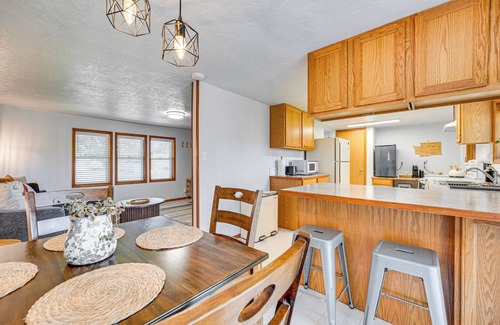 George Casa | 9 Mi to The Gorge: Updated Retreat w/ Yard!