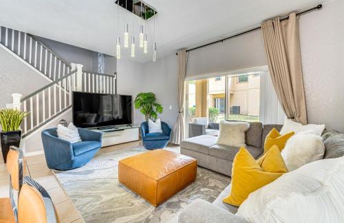 Regal Palms Casa | 9 Mi to WDW Townhouse with Balcony in Davenport!