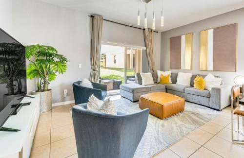 Regal Palms Casa | 9 Mi to WDW Townhouse with Balcony in Davenport!
