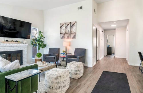 Riverside Casa | 9 miles to DT Riverside + tons of local parks and sites nearby!