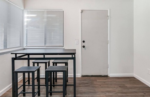 Riverside Casa | 9 miles to DT Riverside + tons of local parks and sites nearby!