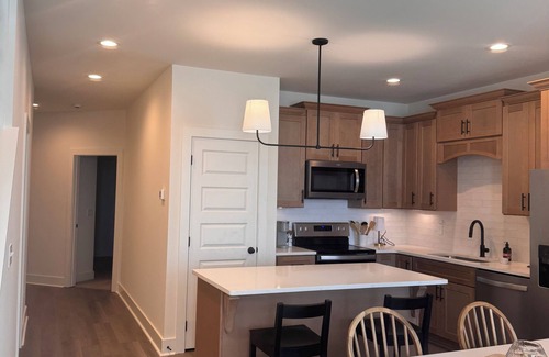 Auburn - Opelika Casa | 9-Min to Auburn University - Beautiful NEW Townhome Sleeps 9 + Garage