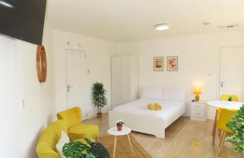 Bloxwich Apartamento | 9 Mins to NEC, BHX & Resort World Apartment with FREE Parking