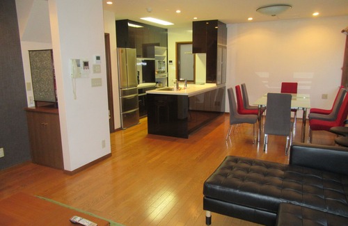 Setagaya Casa | ¡9 minutos para Shibuya! Retiro verde tranquilo en Setagaya 5Br + lujo 150 m2, 2 autos