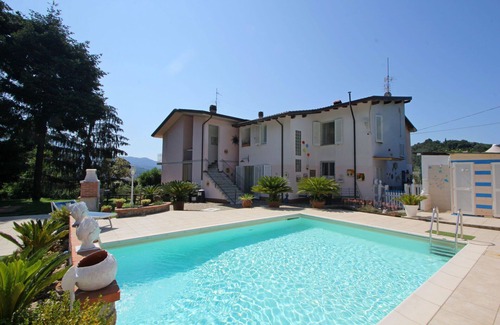 Camaiore Casa | Vacation Home en Camaiore con 5 habitaciones, capacidad 9