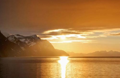 Lyngen Casa | 9 person holiday home in Lyngseidet