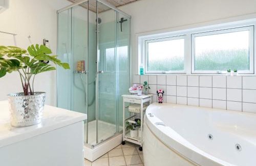 Ristinge Casa | 9 person holiday home in Humble-By Traum
