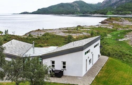 Inndyr Casa | 9 person holiday home in Inndyr