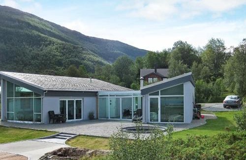 Inndyr Casa | 9 person holiday home in Inndyr