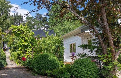 Flemingsberg Casa | 9 person holiday home in HUDDINGE