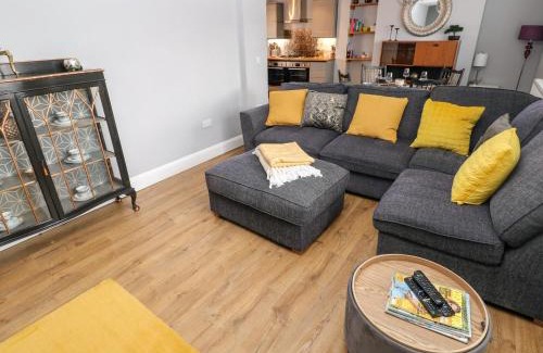 Roch Casa | 9 Pilgrims Way