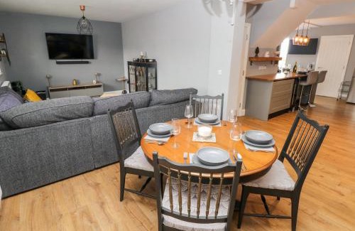 Roch Casa | 9 Pilgrims Way