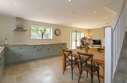 Edith Weston Cabaña | 9 RECTORY LANE, pet friendly, with a garden in Edith Weston