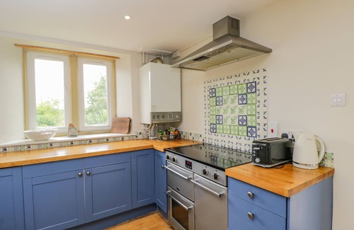 Gastard Cabaña | 9 VELLEY HILL, pet friendly, character holiday cottage in Corsham