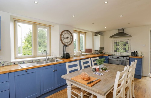Gastard Cabaña | 9 VELLEY HILL, pet friendly, character holiday cottage in Corsham