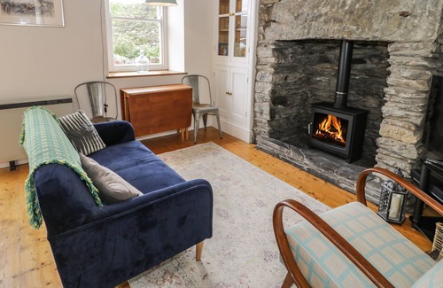 Tanygrisiau Cabaña | 9 WEST END, pet friendly, with open fire in Blaenau Ffestiniog