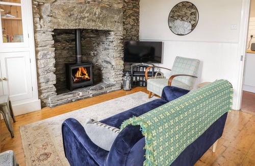 Tanygrisiau Cabaña | 9 WEST END, pet friendly, with open fire in Blaenau Ffestiniog