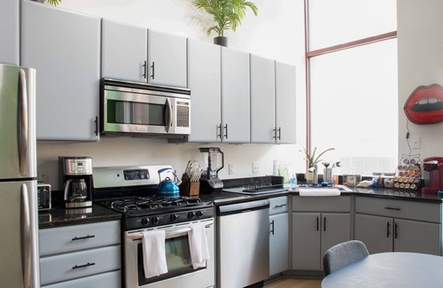 Downtown Baltimore Condominio | 90 DAY MINIMUM STAY - Spacious Cyberpunk Themed Downtown Loft