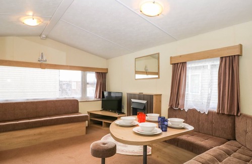 Netley Casa | 90 SOLENT BREEZES, pet friendly, country holiday cottage in Warsash