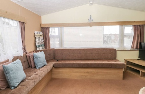 Netley Casa | 90 SOLENT BREEZES, pet friendly, country holiday cottage in Warsash