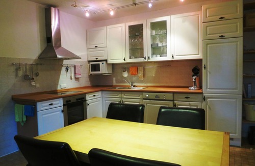 Hassels Casa | Vacaciones de 90 metros cuadrados y Exposición bungalow, 4 habitaciones, 6 personas, cocina y jardín.