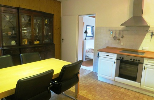 Hassels Casa | Vacaciones de 90 metros cuadrados y Exposición bungalow, 4 habitaciones, 6 personas, cocina y jardín.