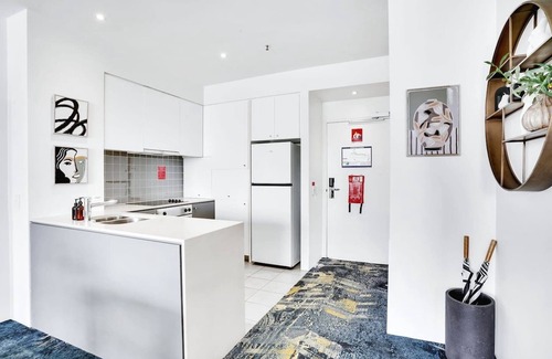 Cairns Central Business District Condominio | 901 Harbour Lights- Luxury 2BR Waterfront Apartment | Stunning Marina Views | Pool + Sauna