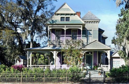 Brunswick Casa | 905 Seaside - Designer, Historic, Cold Plunge Pool, Pet-Friendly and King Beds