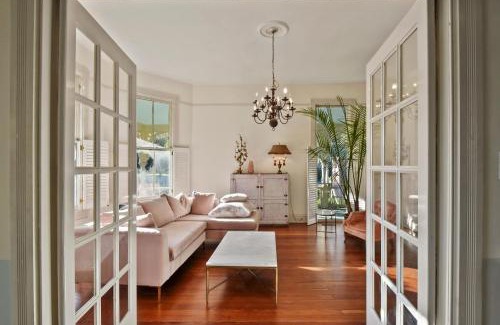 Brunswick Casa | 905 Seaside - Designer, Historic, Cold Plunge Pool, Pet-Friendly and King Beds