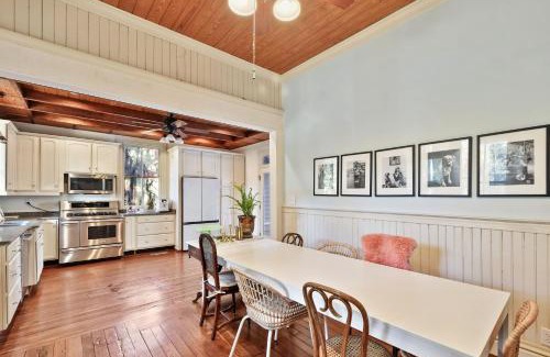 Brunswick Casa | 905 Seaside - Designer, Historic, Cold Plunge Pool, Pet-Friendly and King Beds