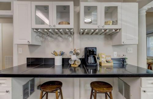 Earlewood Casa | 910 Sunset - Suite on Sunset