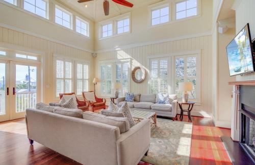 Isle of Palms Casa | 913 Carolina Boulevard by AvantStay Private Pool Ocean View Rooftop