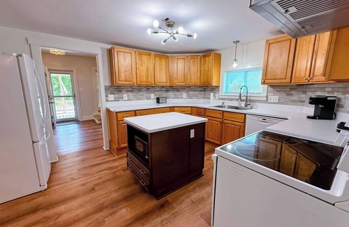 Bethlehem Casa | 91M: Renovated Bethlehem home with hot tub, firepit, large yard!, walk to restaurants