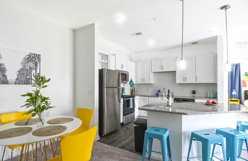 Orange Park Apartamento | 9203- 2 Bed Sleeps 6-Pool-Gym-Pet-EV