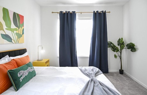 Orange Park Apartamento | 9203- 2 Bed Sleeps 6-Pool-Gym-Pet-EV
