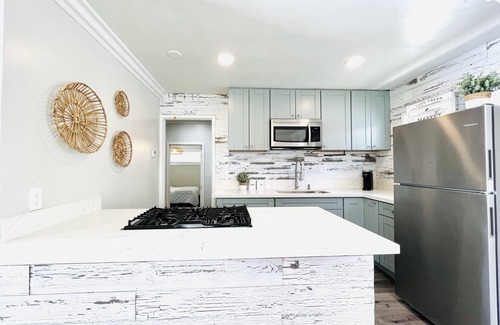 Pacific Beach Cabaña | 923-Sandbox- Beach Cottage With Parking!