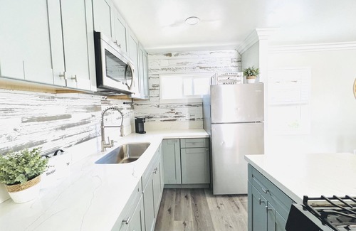 Pacific Beach Cabaña | 923-Sandbox- Beach Cottage With Parking!