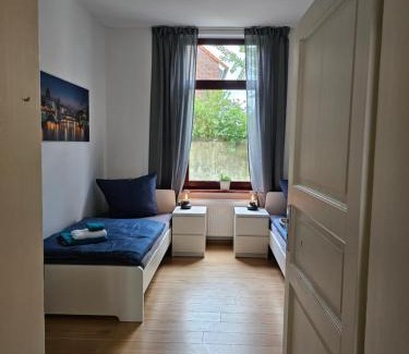 Heppens Apartamento | 95qm Erdgeschosswohnung im Villenviertel vollausgestattet mit Kamin, Balkon und Garten - WLAN gratis