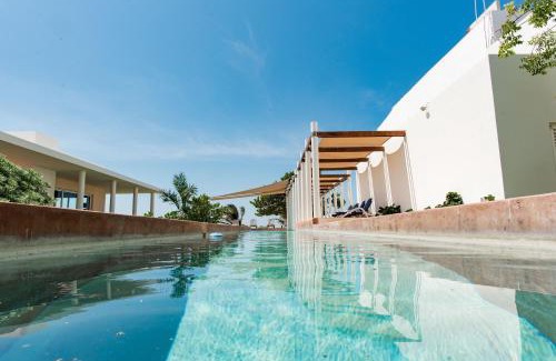 Chicxulub Puerto Casa | 97985 Stunning beachfront Suites Wi-Fi East of Progreso