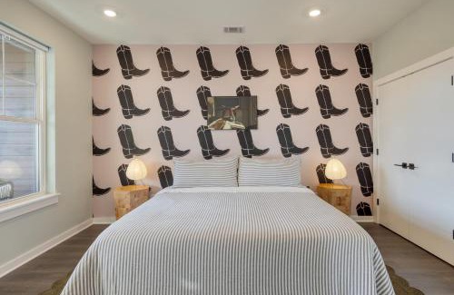 McFerrin Park Casa | 98 Degrees by AvantStay Covered Balcony Lounge Newly Built 4BDR Home