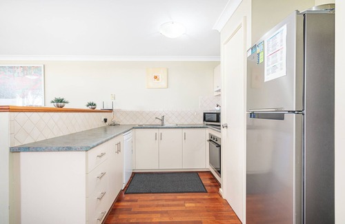 Broadwater Casa | 98 Steps to the Beach – 2BR Coastal Getaway