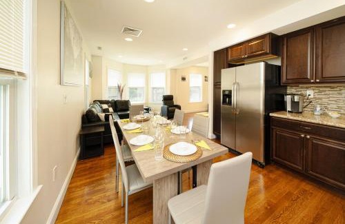 Neponset - Port Norfolk Apartamento | 988 - 2 4BR Boston Cozy Getaway near Geneva Cliffs