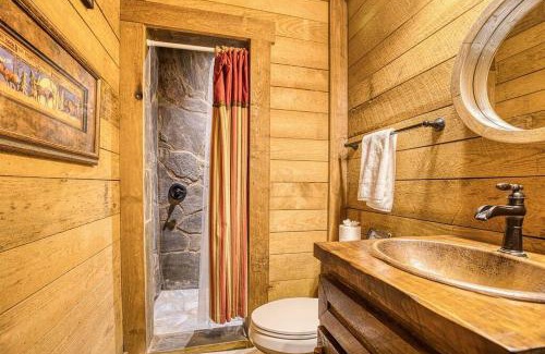 Mineral Bluff Casa | 9BDRM Toccoa River Estate with Pool and Games