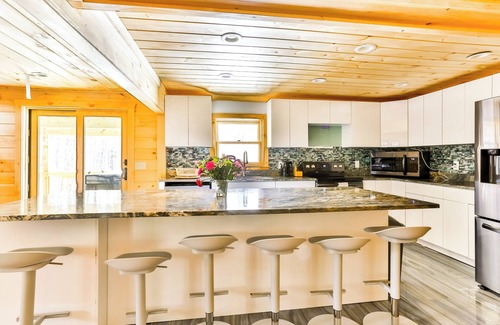Hunter Casa | 9BR/5BR/Hottub/2 Saunas 6 min to Hunter on 30 private acres