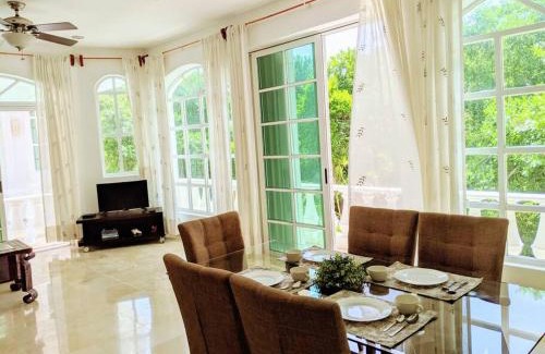 Área de Playacar Fase I Casa | 9br 6ba Large groups! Best location in town Walk to beach, 5th ave Cozumel ferry, shopping, nightlife! Roof plunge pool! Castillo Playacar Fase 1 25max