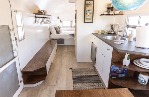 Racquet Club West Casa | 9BR Luxury Oasis Estate / Spa Lounge and Vintage Trailer