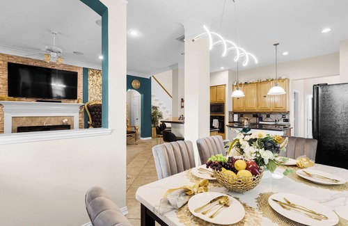 South Central Houston Casa | 9BRM/8Bath/Large Group/Jacuzzi/Hot Tub/GYM/ in Downtown