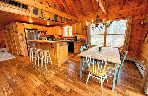 Franconia Cabina | 9N Mountainside Cabin in Franconia Heights, Dog Friendly, Stunning Views!