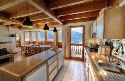 Vallandry Chalet De Esquí | A 10 person chalet directly on the piste with panoramic views
