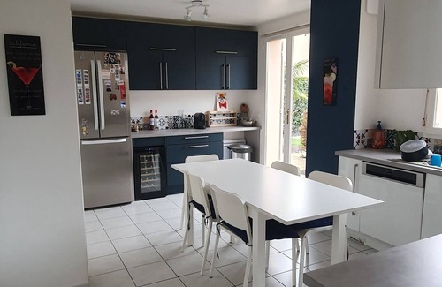 Le Mesnil-Saint-Denis Casa | A 15min de Versailles et 30min de Paris, Villa Avec Jardin et Piscine Chauffée